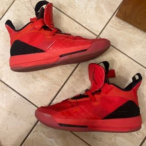 Nike air Jordan retro 33 university red